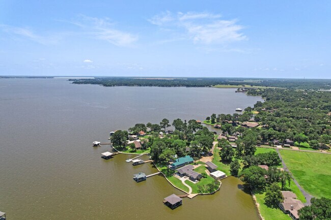 Building Photo - 1012 Chestnut Dr