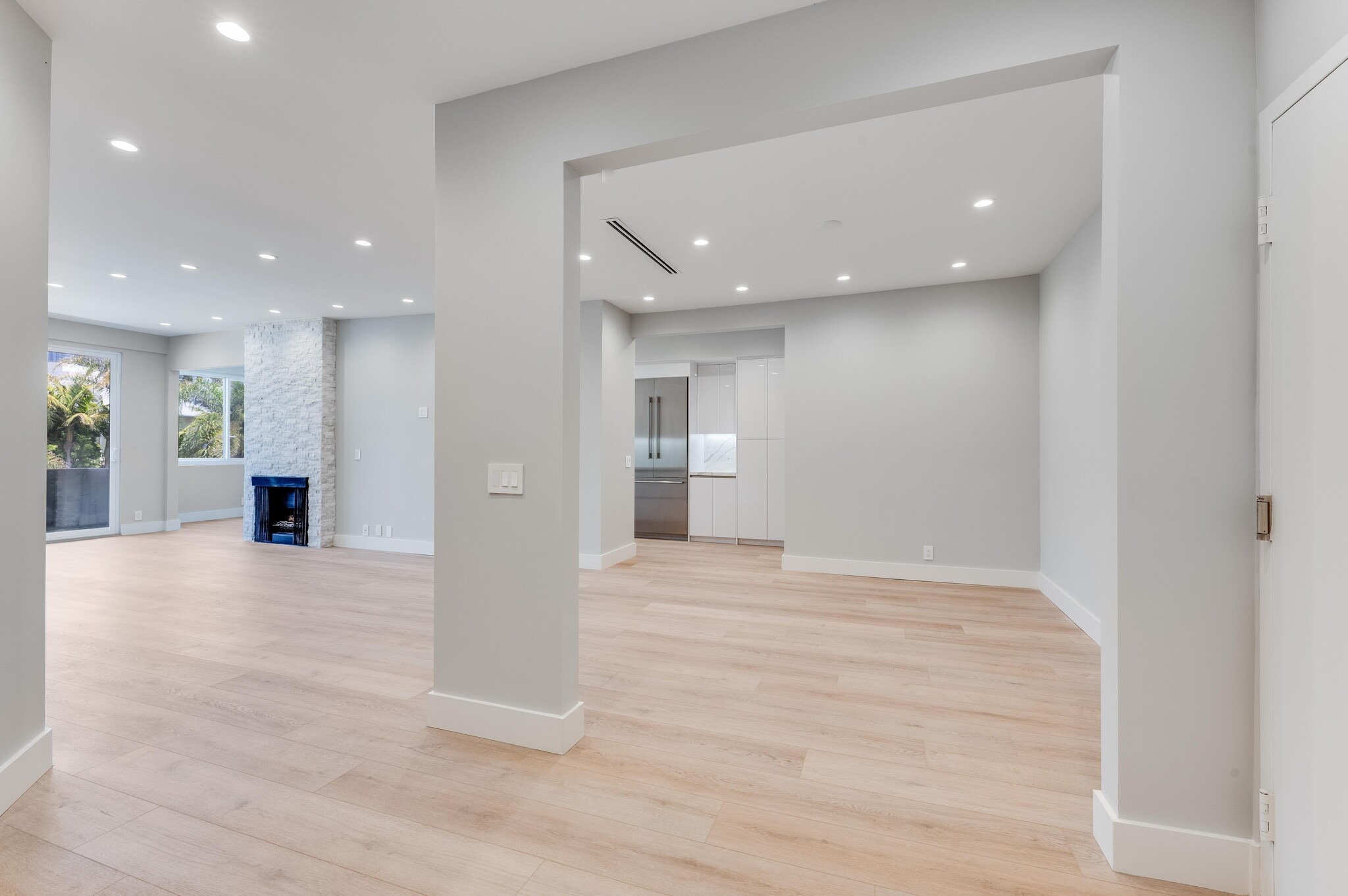 Building Photo - 1557 S Beverly Glen Blvd