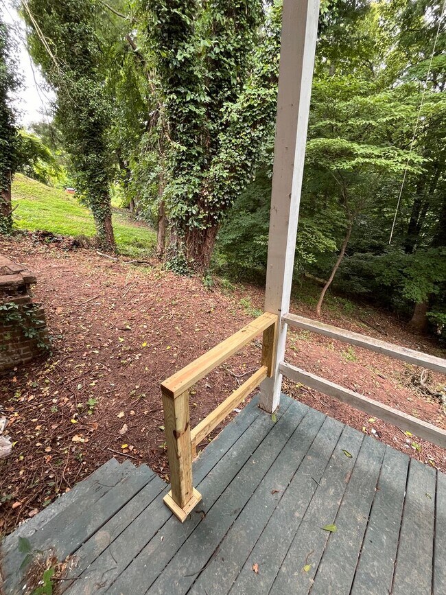 Building Photo - 3 Bedroom || 1.5 Bathroom Home