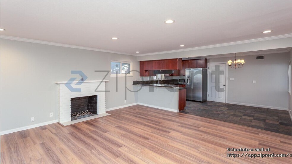 Building Photo - 1861 Briarwood Dr