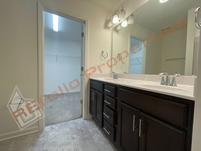 Building Photo - Stylish 4-Bedroom 3 Bathroom Single Home w/ a Guest Suite on the Main Level in Elmwood, Raleigh, ...