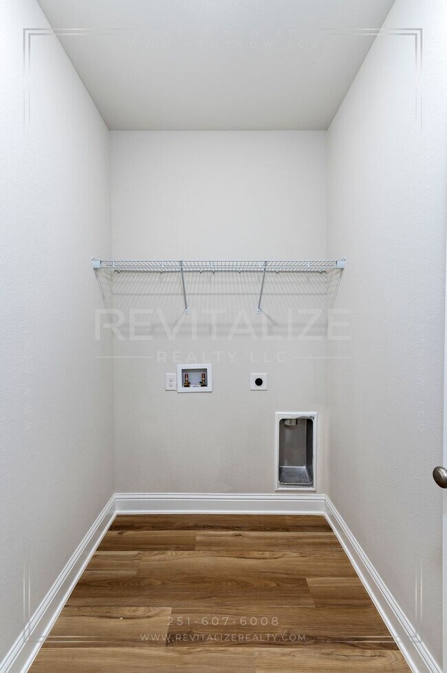 Building Photo - Brand-New 5BR Fairhope Home on Corner Lot with Garage