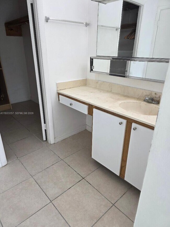 Building Photo - 14840 Naranja Lakes Blvd