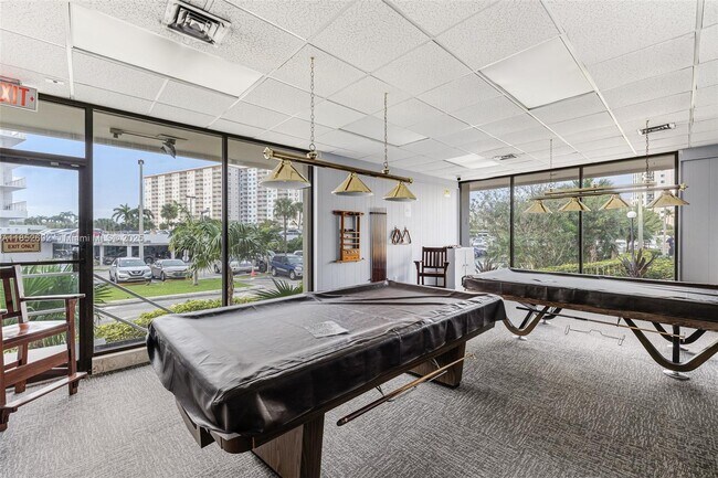 Building Photo - 300 Bayview Dr