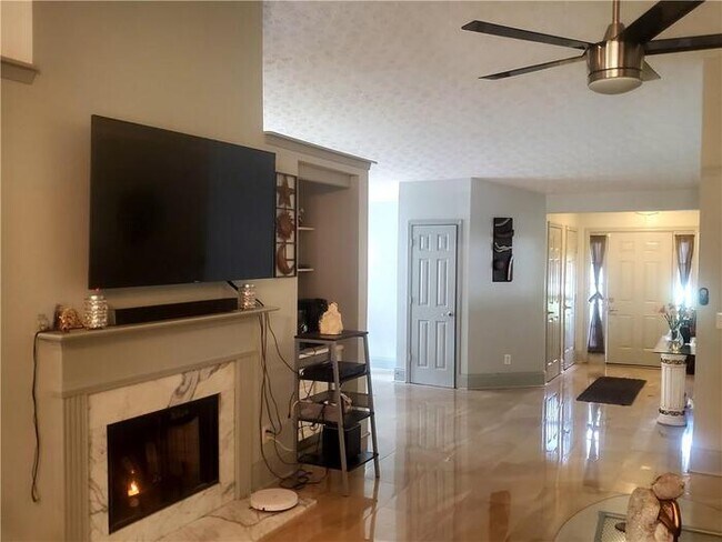 Building Photo - House - 4.5 beds 2 baths.