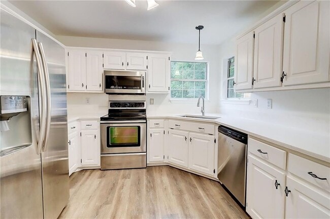 Building Photo - 3347 Camens Way NE