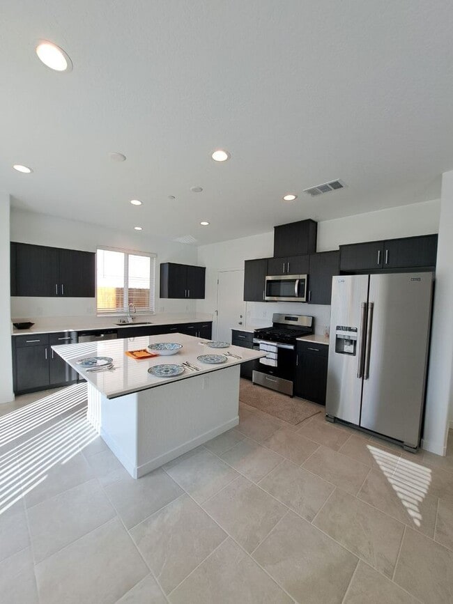 Building Photo - MOVE IN READY: Brand-New 2-Story Home with...