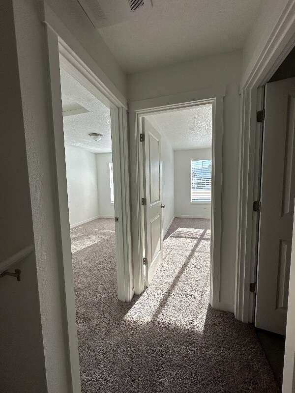 Building Photo - 679 NE Autumn Ridge Dr