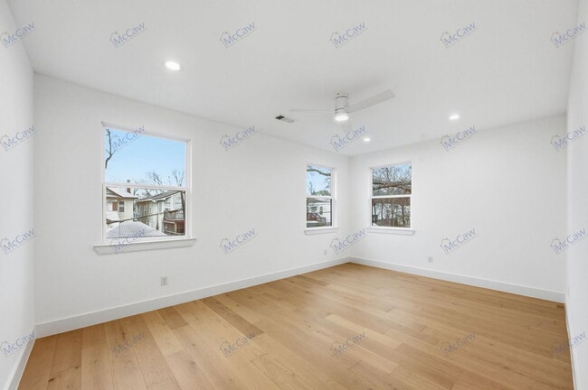 Building Photo - 5633 Side Ave