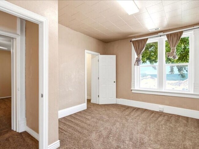 Building Photo - North Salt Lake 4 bed 3 bath home