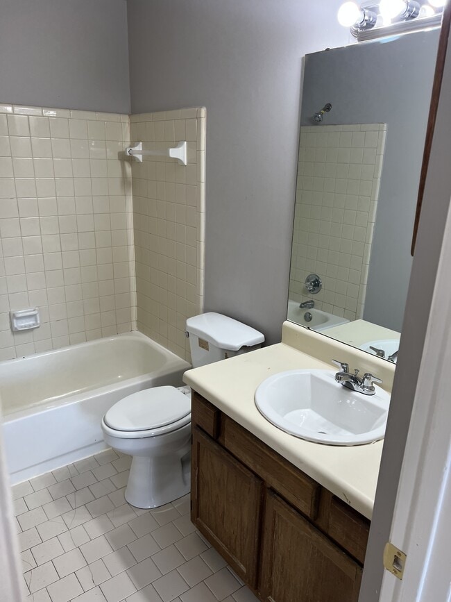 Building Photo - 2259 Wellington Cir