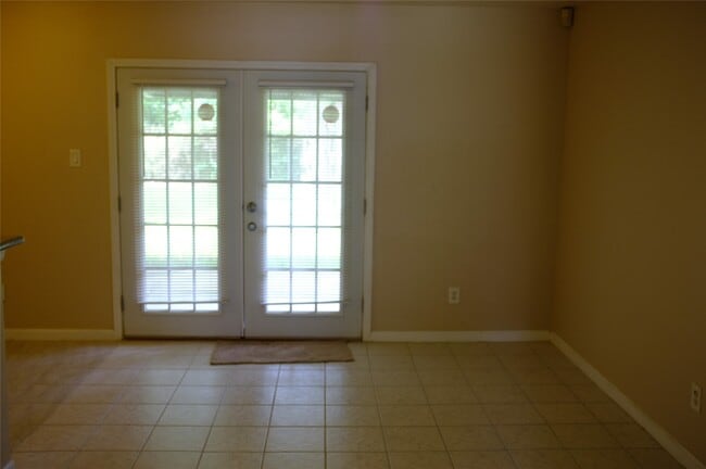 Building Photo - 6310 French Chateau Dr