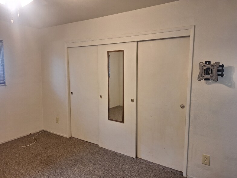 Building Photo - 333 Dahlia St