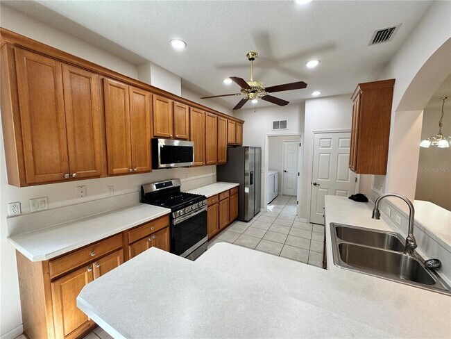 Building Photo - 20634 Queen Alexandra Dr