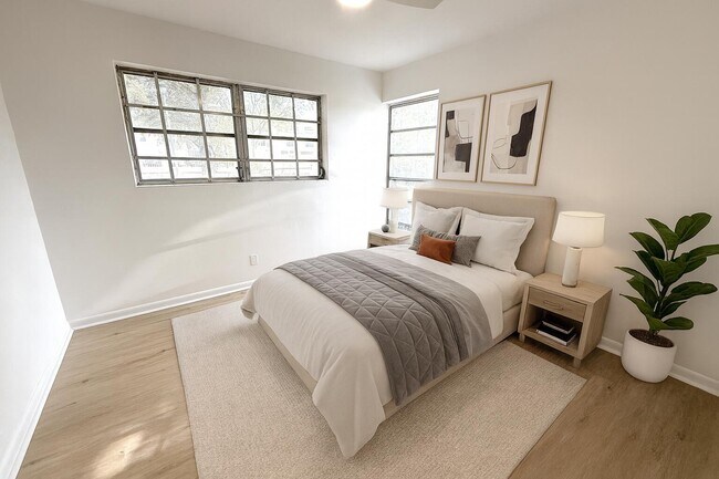 Building Photo - 210 W 23rd St