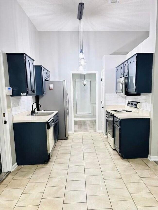 Building Photo - 9410 Garden Woods Dr