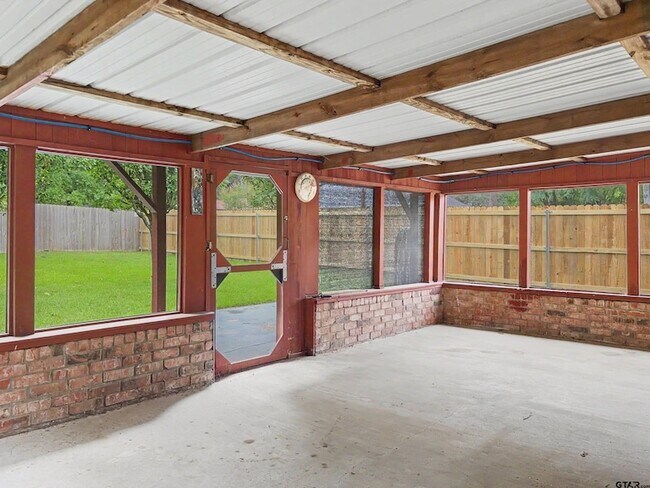 Building Photo - 16744 Overland Stage Dr