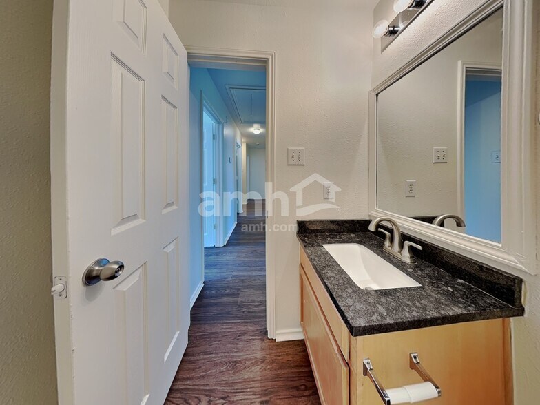Building Photo - 10434 Hamlet Vale Ct