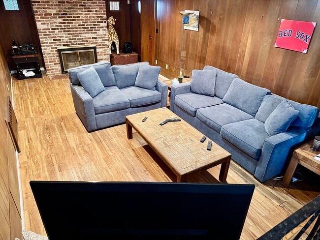 Building Photo - 124 Manomet Ave