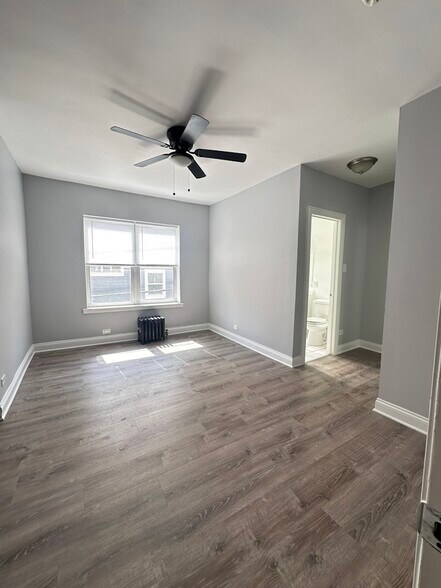 Building Photo - 4756 N Maplewood Ave