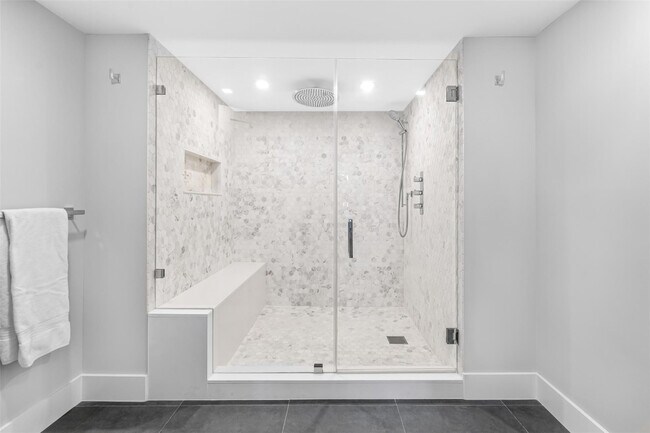 Building Photo - 777 Bayshore Dr