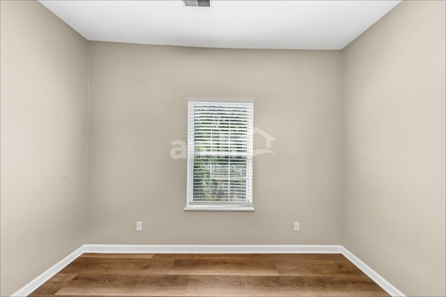 Building Photo - 1001 High Ridge Dr N