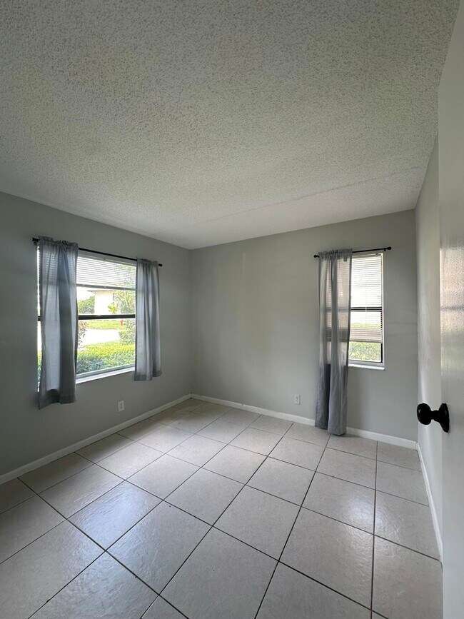 Building Photo - 7101 Golf Colony Ct
