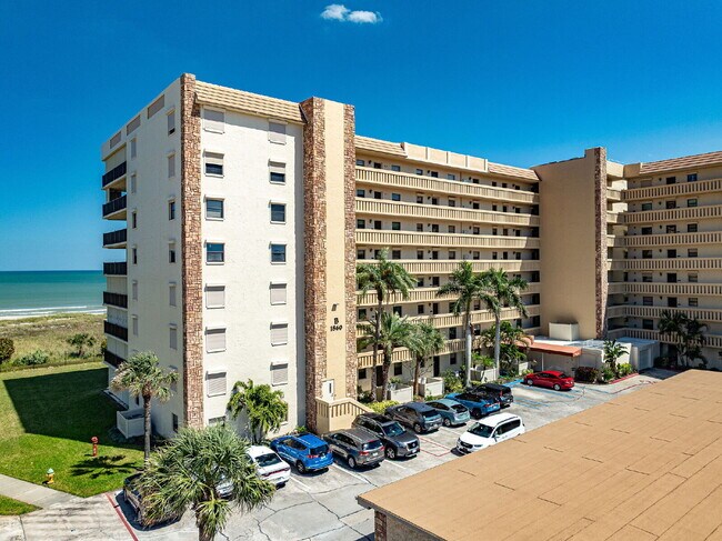 Building Photo - 1/1 Oceanfront condo with resort-like amenities!