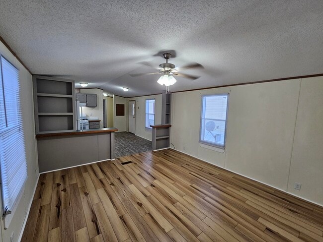 Building Photo - 5687 Lowell Rd