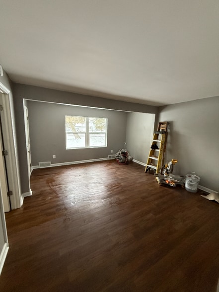 Building Photo - 11491 Dodge Ave