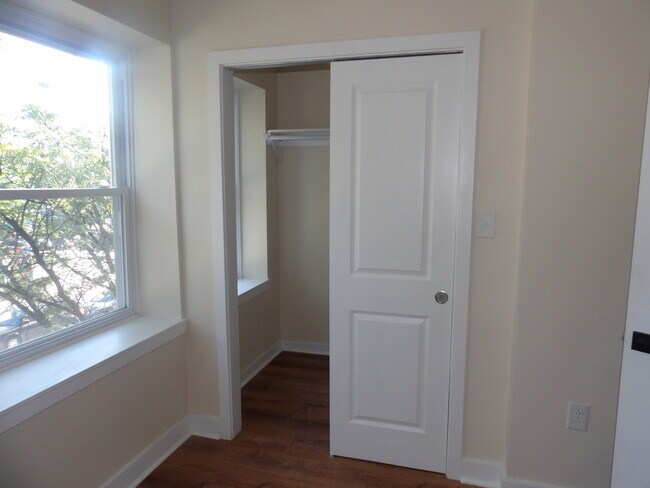 Building Photo - 4618 Walnut St