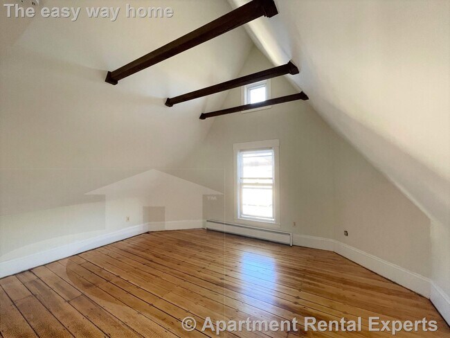 Building Photo - 14 Chestnut St