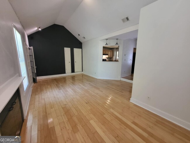 Building Photo - 3873 King Edward Trail SW