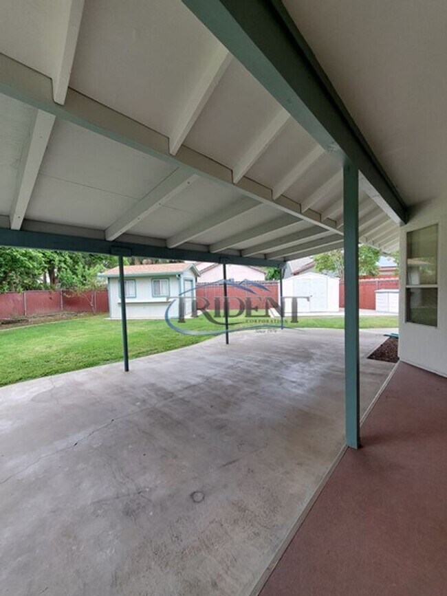 Building Photo - Beautiful Yuba City home on a large lot