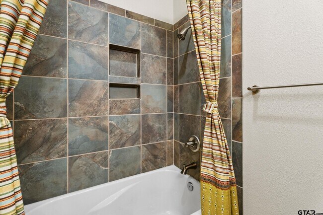 Building Photo - 440 Bunker Dr