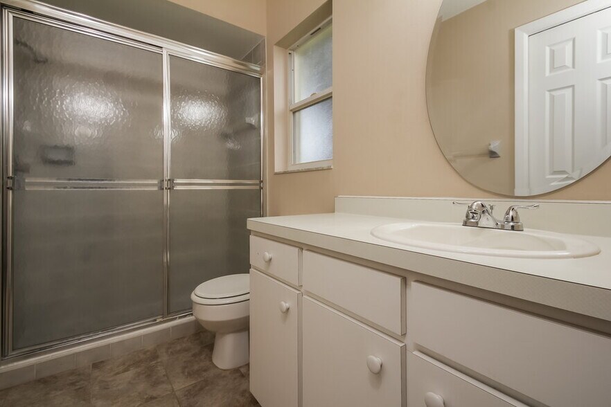 Building Photo - 2550 Briar Oak Cir