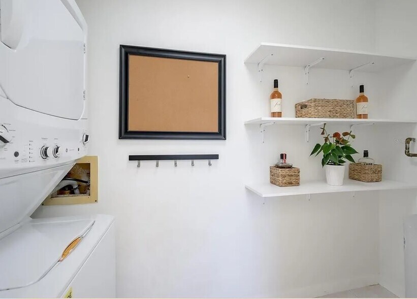 Laundry Storage - 5058 Marsh Field Rd