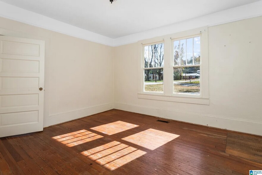 Building Photo - 164 Virginia Ave N