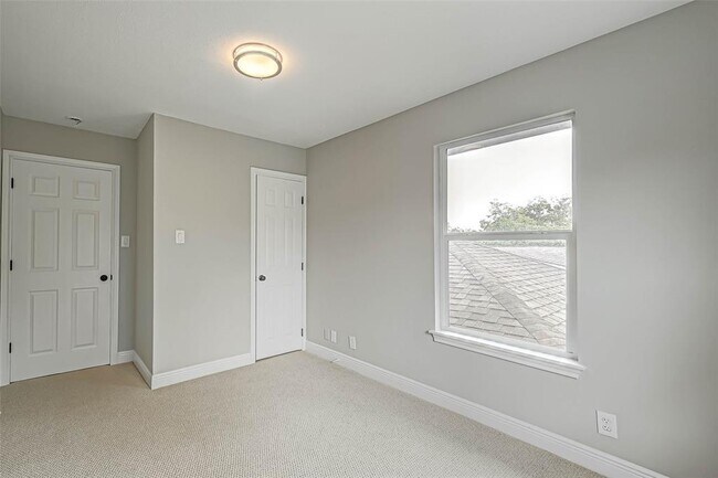 Building Photo - 5611 Nina Lee Ln
