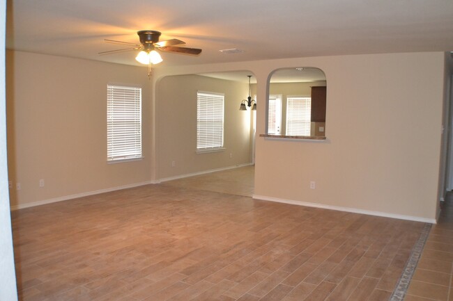 Building Photo - 3 Bedroom 2 bath Home in NW San Antonio Re...