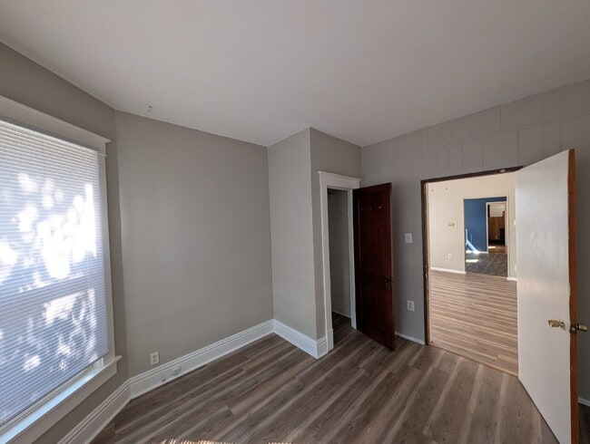 Building Photo - 202 E Barker Ave