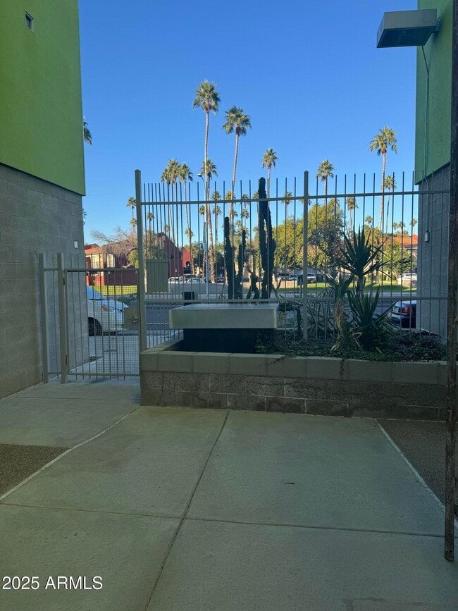 Building Photo - 1111 W University Dr