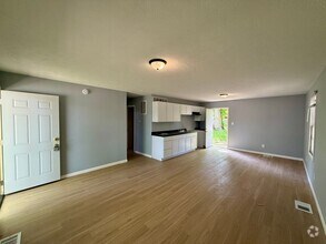 Building Photo - 3 Bed 1 Bath Home - Vouchers Accepted