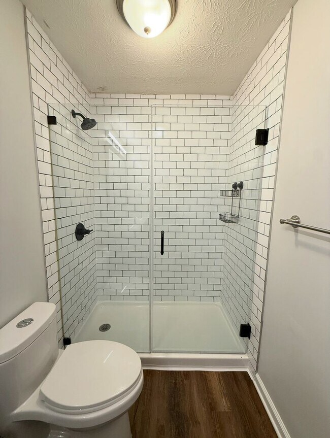 Building Photo - Renovated 3 bedroom 2 bath Ranch