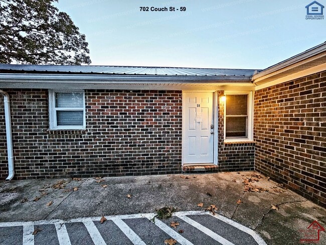Building Photo - 702 Couch St