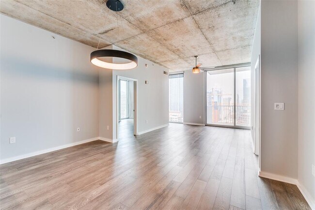 Building Photo - 360 Nueces St