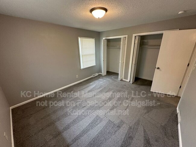 Building Photo - 708 NW Mock Ave