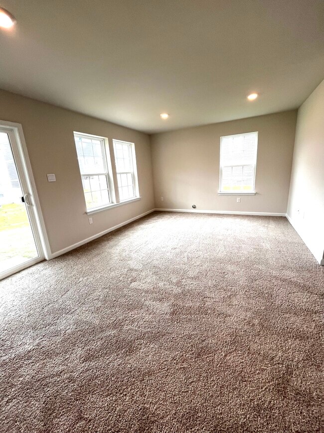 Building Photo - 18 Rothbury Ct