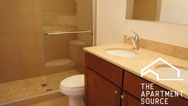 Building Photo - 2840 N Albany Ave