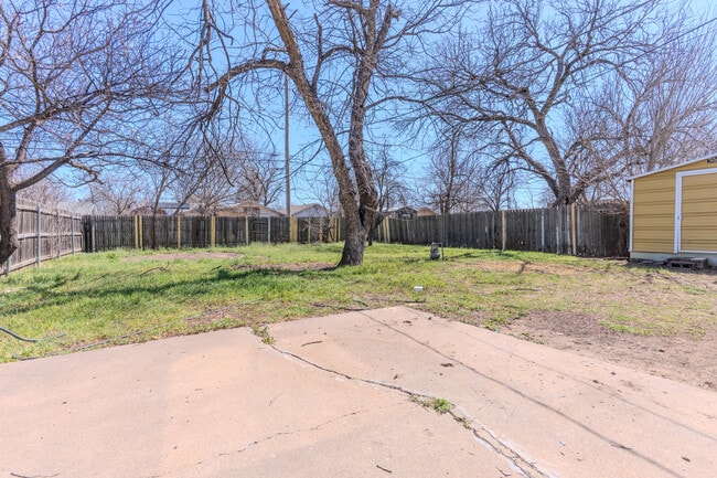 Building Photo - 1341 Peach St